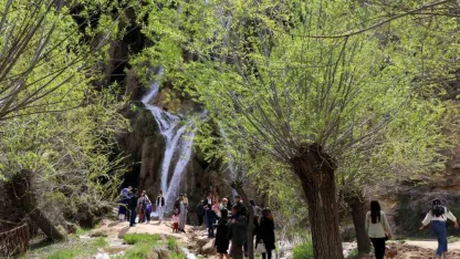 Erzincan Girlevik Şelalesi’ne bayramda ziyaretçi akını