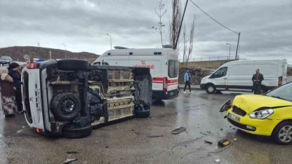 Bingöl’de trafik kazası : 5 yaralı