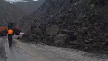 Yüksekova yolu heyelan riski nedeniyle gece trafiğe kapatılacak