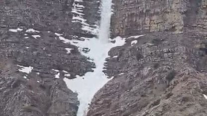 Erzincan Kemaliye’de "kar şelalesi" görüntülendi