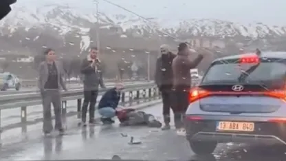 Tatvan’da otomobilin çarptığı bisiklet sürücüsü ağır yaralandı