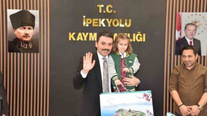 Van’da kitap okuma yarışmasında dereceye girenler ödüllendirildi