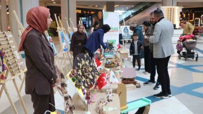 Minik ellerin doğaya dokunuşu