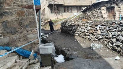 Hakkari’de bir ev çöktü