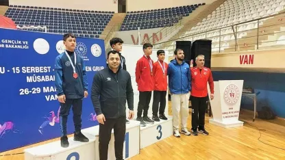 Erzincanlı güreşçilerden bölge şampiyonasında başarı