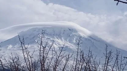 Ağrı Dağı zirvesi bulutlarla kaplandı