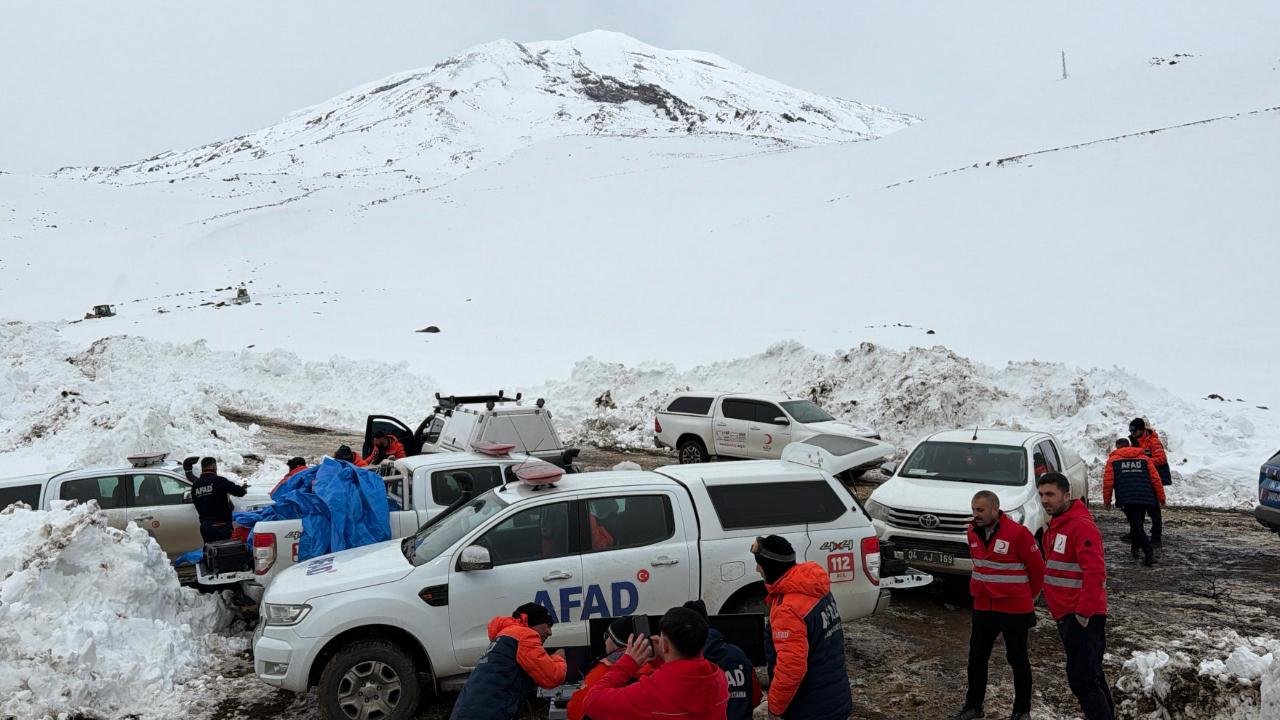 Ağrı Dağı’nda kaybolan kadın dağcıyı arama çalışmaları 3’üncü gününde
