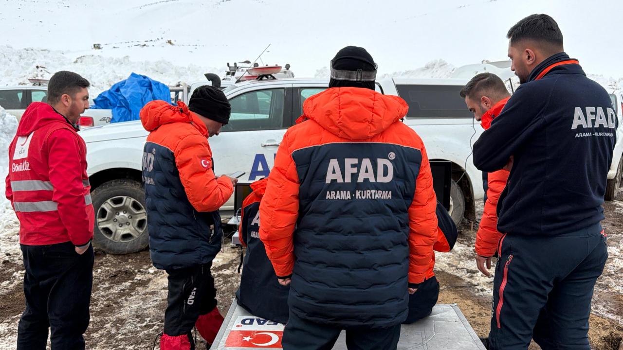 Ağrı Dağı’nda kaybolan kadın dağcıyı arama çalışmaları 3’üncü gününde (Videolu Haber)