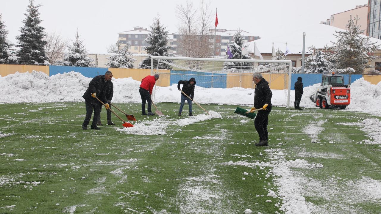 Ağrı Vali Lütfi Yiğenoğlu Stadyumu Maça Hazır