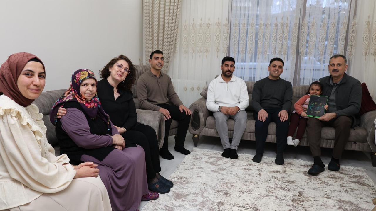 Ağrı Valisi Bozkurt gönüllere dokunmaya devam ediyor