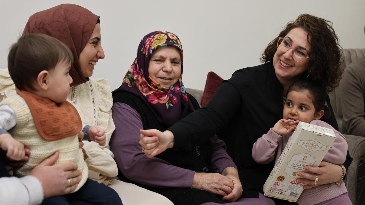 Ağrı Valisi Bozkurt gönüllere dokunmaya devam ediyor