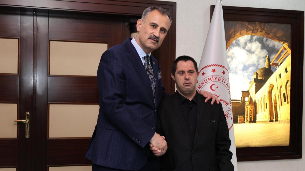 Ağrı Valisi Bozkurt’tan bayramda birlik ve beraberlik vurgusu