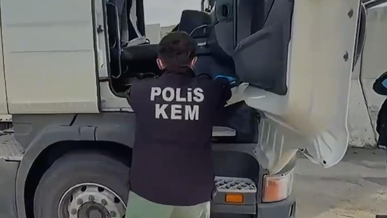 Ağrı’da 8 Kilo 300 Gram Metamfetamin Ele Geçirildi (Videolu Haber)