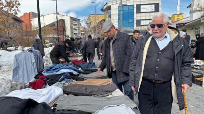 Ağrı’da bayram alışverişi yoğunluğu caddelere taştı