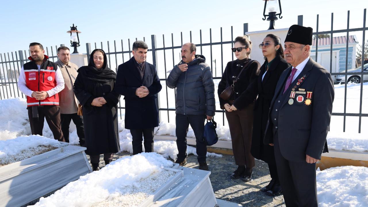 Ağrı’da bayram öncesi şehit kabirlerine vefa ziyareti