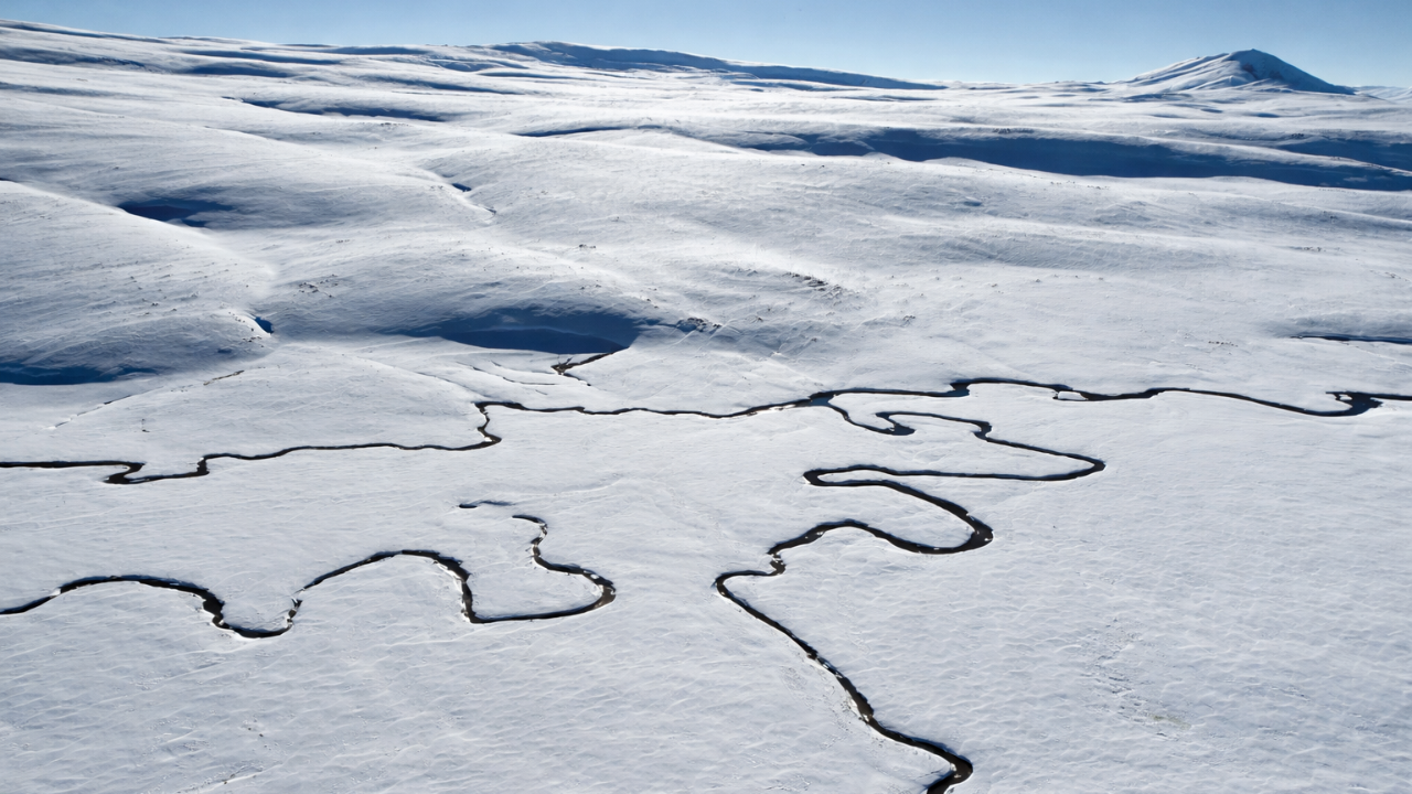 Ağrı’da kar altındaki Menderesler büyüleyici görüntüler oluşturdu