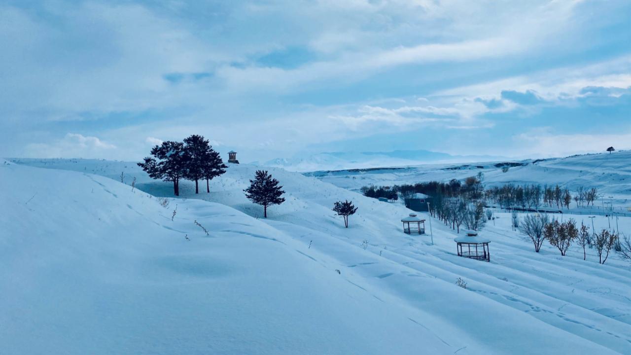 Ağrı’da kar yağışı güzel manzaralar oluşturdu