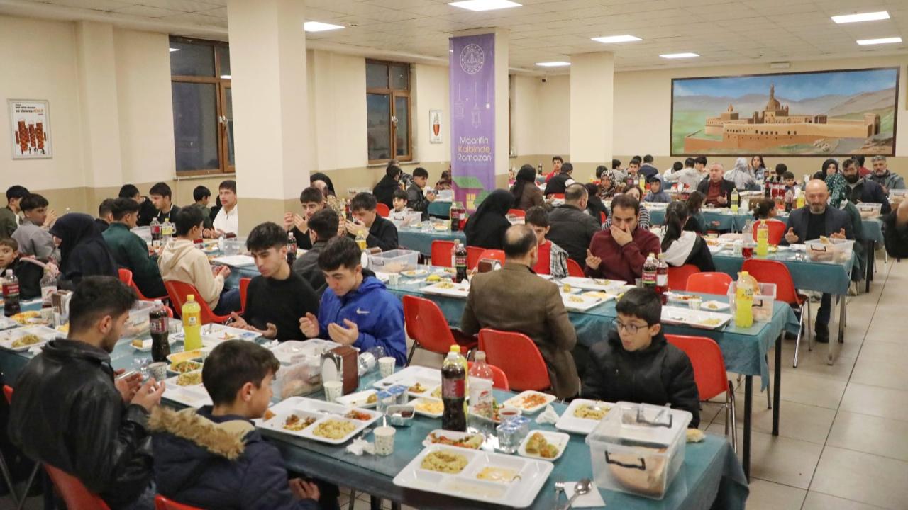 Ağrı’da “Maarifin Kalbinde Ramazan” Etkinliği Coşkuyla Gerçekleşti