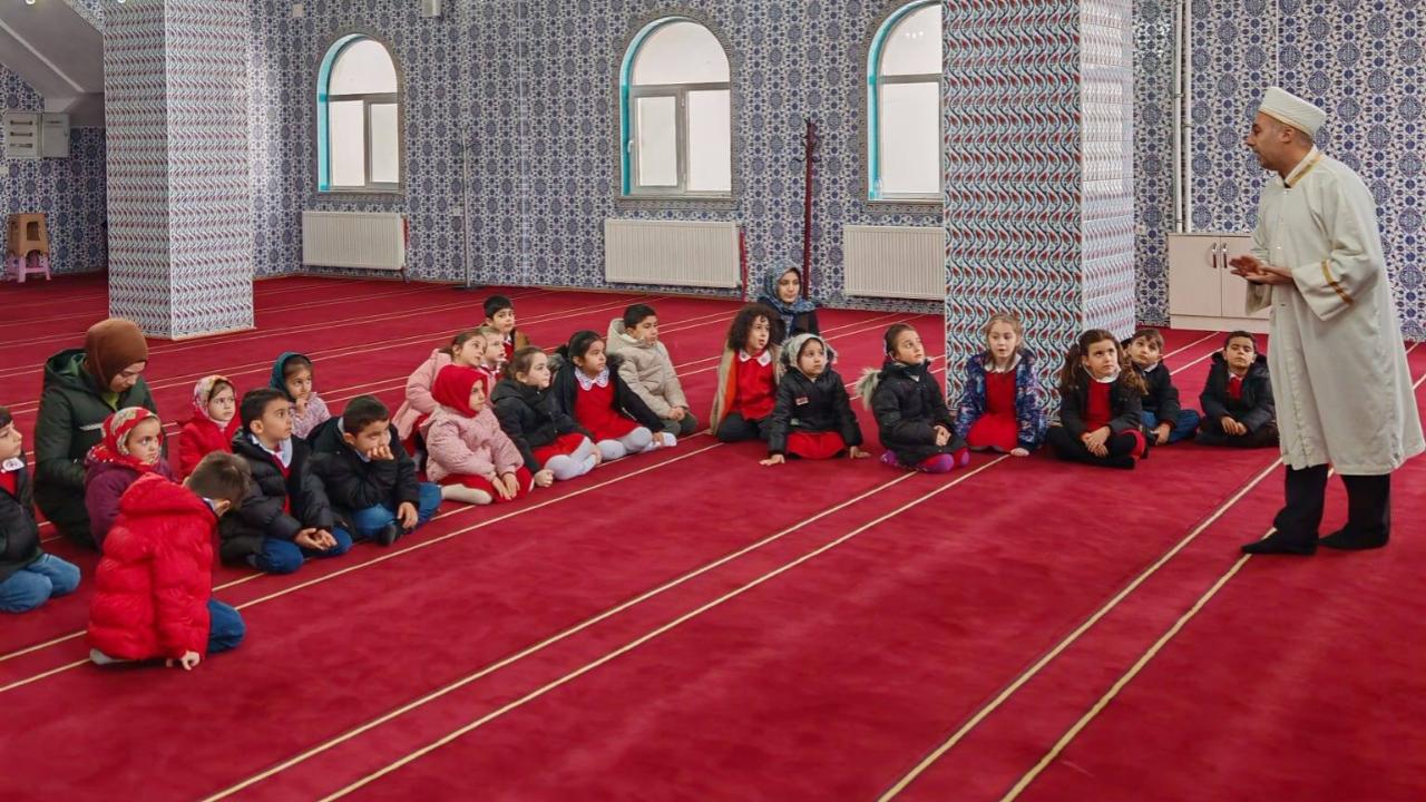 Ağrı’da öğrenciler camilerde Ramazan’ın manevi atmosferini yaşıyor