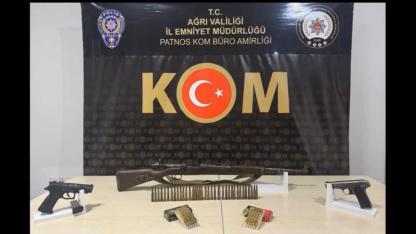Ağrı’da sigara, akaryakıt ve ruhsatsız silahlar ele geçirildi