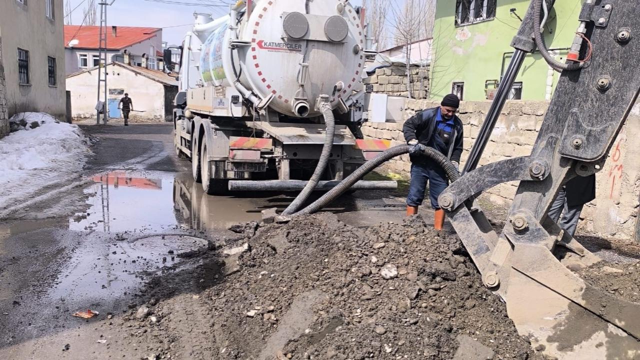 Ağrı’da su baskınına karşı yoğun mesai