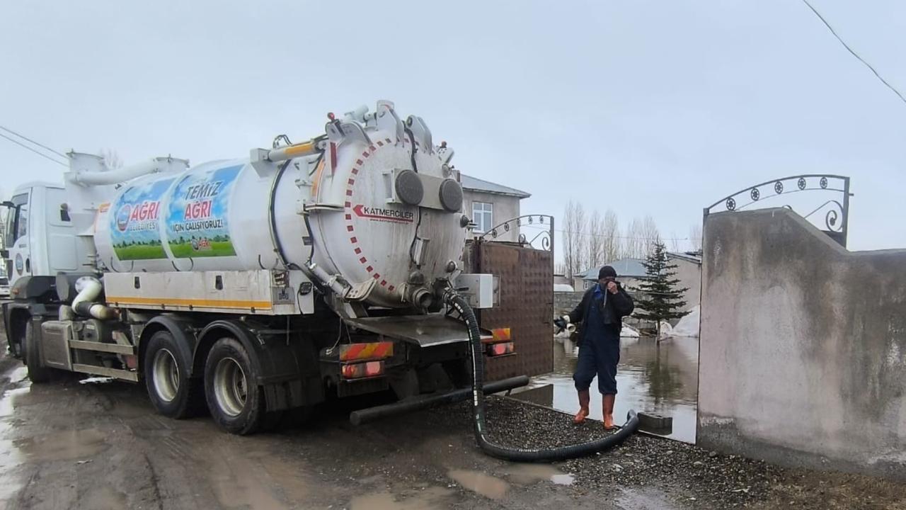Ağrı’da su baskınına karşı yoğun mesai