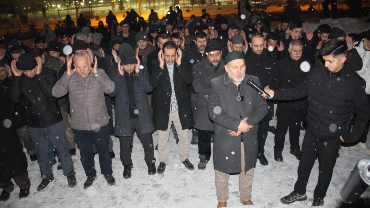 Ağrı’da teravih sonrası saldırılar protesto edildi