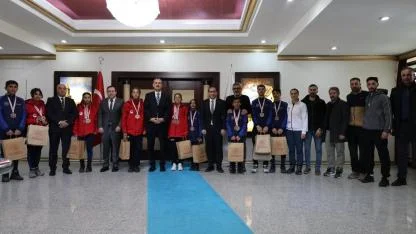Ağrı’yı gururlandıran sporculara Vali Bozkurt’tan destek