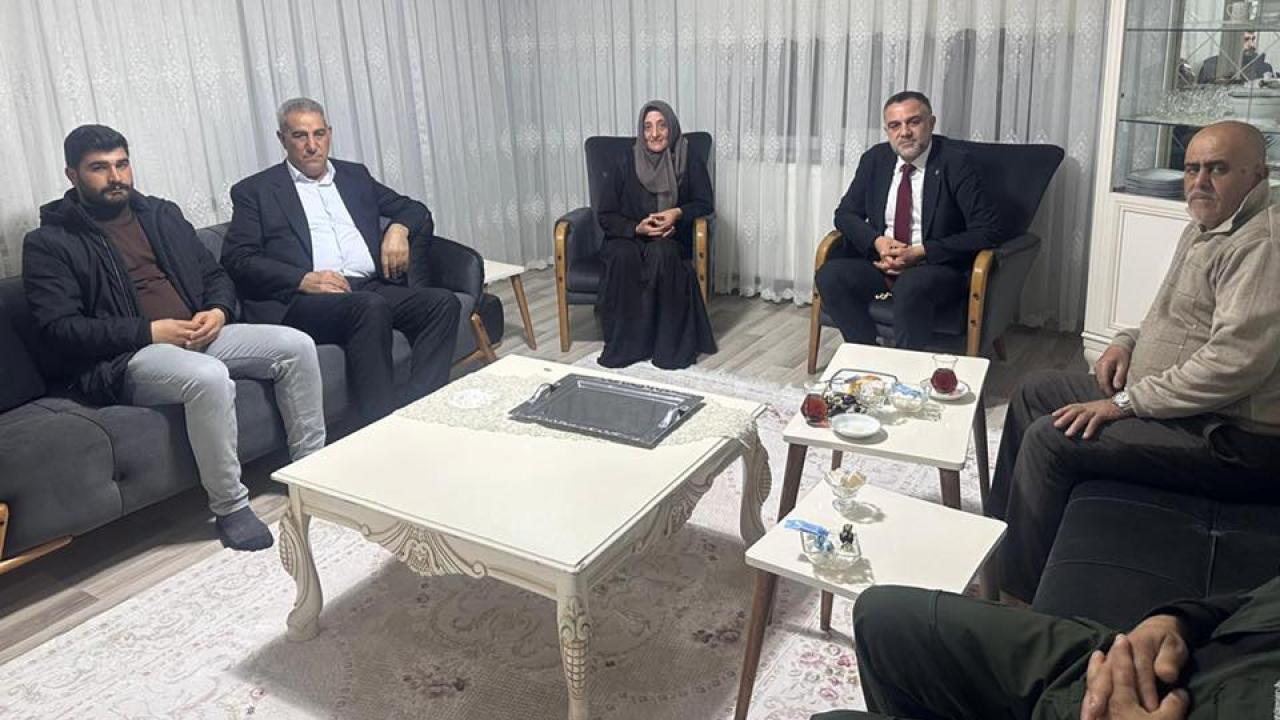 Ak parti Erciş İlçe Teşkilatından Şehit Ailesine Bayram Ziyaret