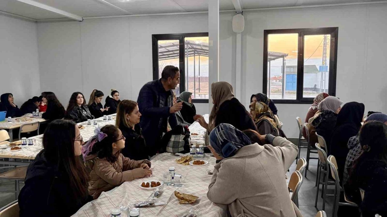 Başkan Ulutaş, iftarda vatandaşlarla bir araya geldi