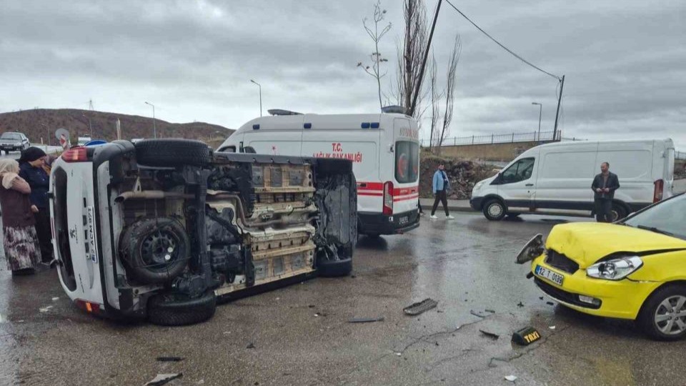 Bingöl’de trafik kazası : 5 yaralı