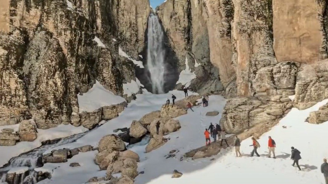 Çır Şelalesi misafirlerini ağırlıyor