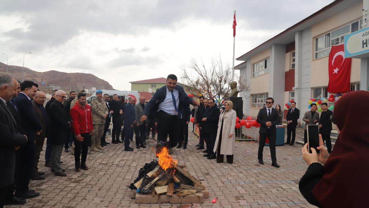 Doğubayazıt’ta Nevruz coşkusu okullara yaşanıyor