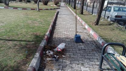 Erciş Belediyesi Parklarda Bayram Sonrası Temizlik Çalışması Başlattı