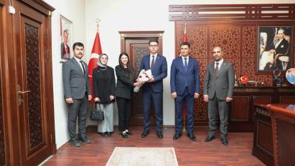 Erciş Kaymakamı Karaloğlu Kütüphane Personelini Makamında Kabul Etti