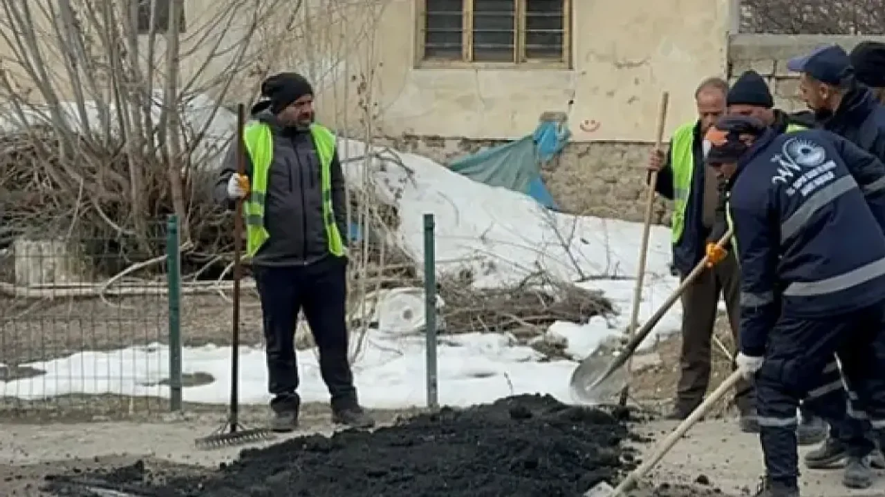 Erciş’te Bozulan Yollara Hızlı ve Etkin Müdahale