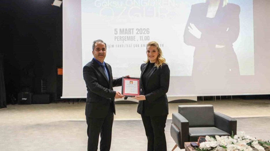 Gazeteci Göksü Öngören Özgür, Atatürk Üniversitesinde öğrencilerle buluştu