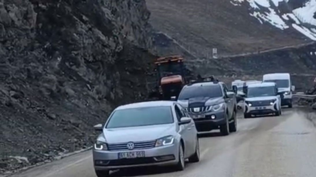 Hakkari Yüksekova yolu trafiğe kapatılıyor