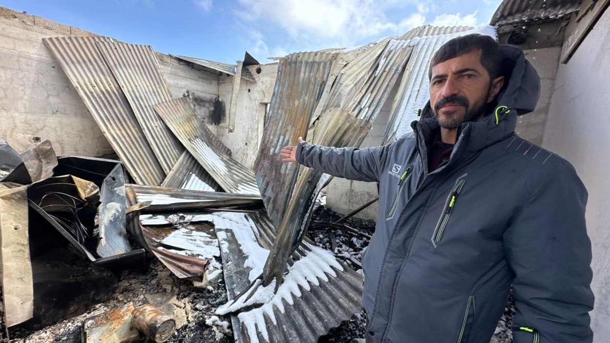 Hakkari Yüksekova’da çıkan yangında bir ev kullanılamaz hale geldi