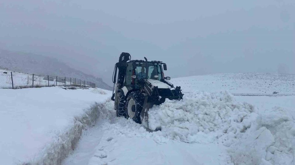 Iğdır’da karla mücadele seferberliği: Kapanan köy yolları yeniden açıldı