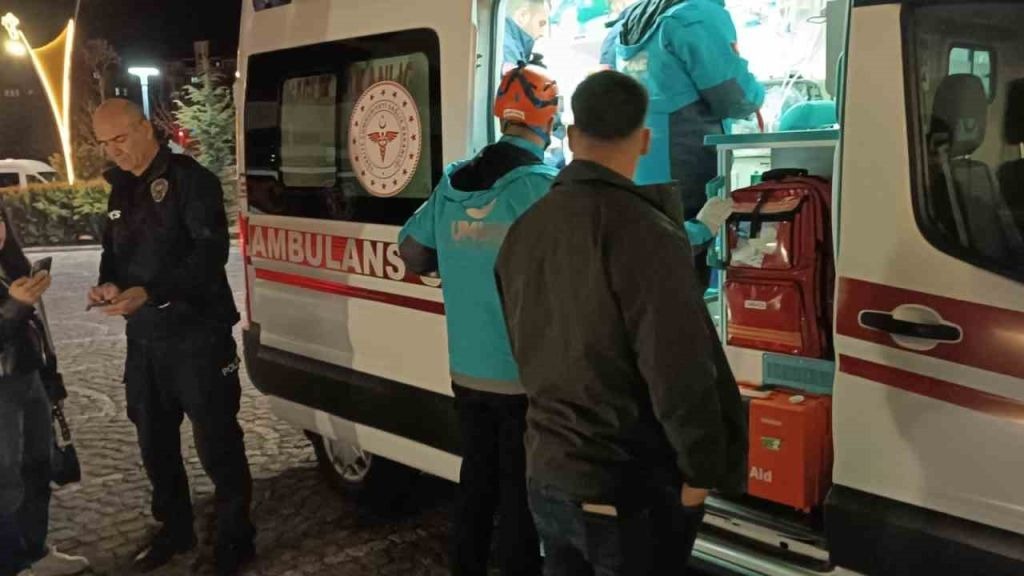 İki otomobilin karıştığı kazada 4 kişi yaralandı