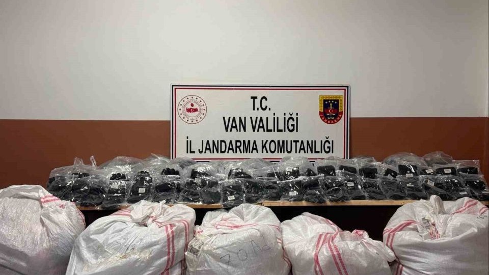 Jandarma Van’da gümrük kaçağı malzeme ele geçirdi