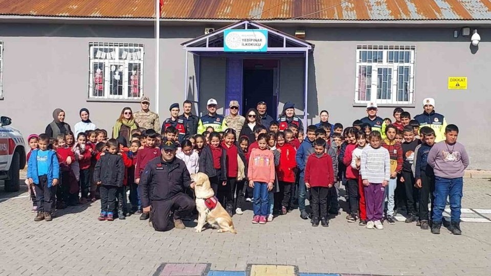 Jandarmadan öğrencilere güvenlik ve trafik eğitimi