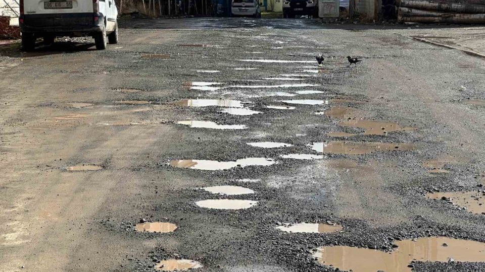 Kağızman’da yol çilesi yıllardır çözüme kavuşmadı