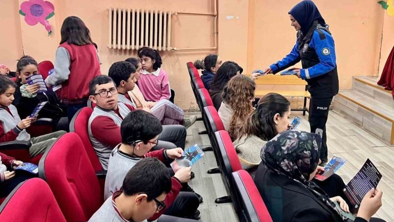 Kars’ta öğrencilere güvenlik eğitimi verildi