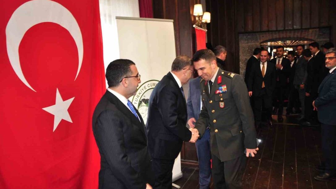 Kars’ta protokol üyeleri bayramlaştı