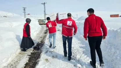 Kızılay Ağrı’da köy köy Ramazan bereketi ulaştırıyor (Videolu Haber)