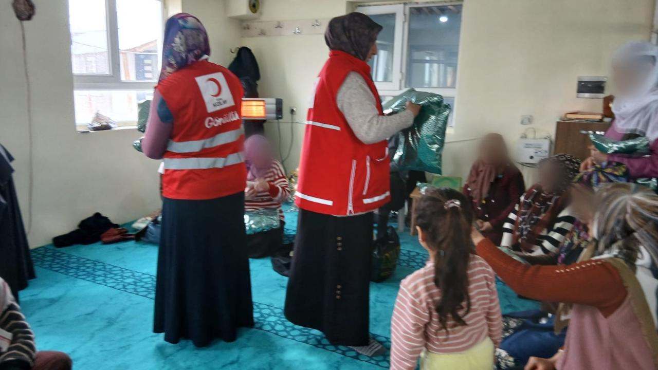 Kızılay Erciş Şubesinden, Erciş’te Bayram Öncesi Anlamlı Destek