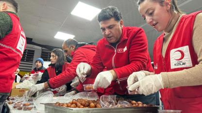 Kızılay’dan Ağrı’da Kadir Gecesi’nde 5 Bin Kişilik Lokma Dağıtımı