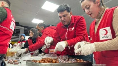 Kızılay’dan Ağrı’da Kadir Gecesi’nde 5 Bin Kişilik Lokma Dağıtımı